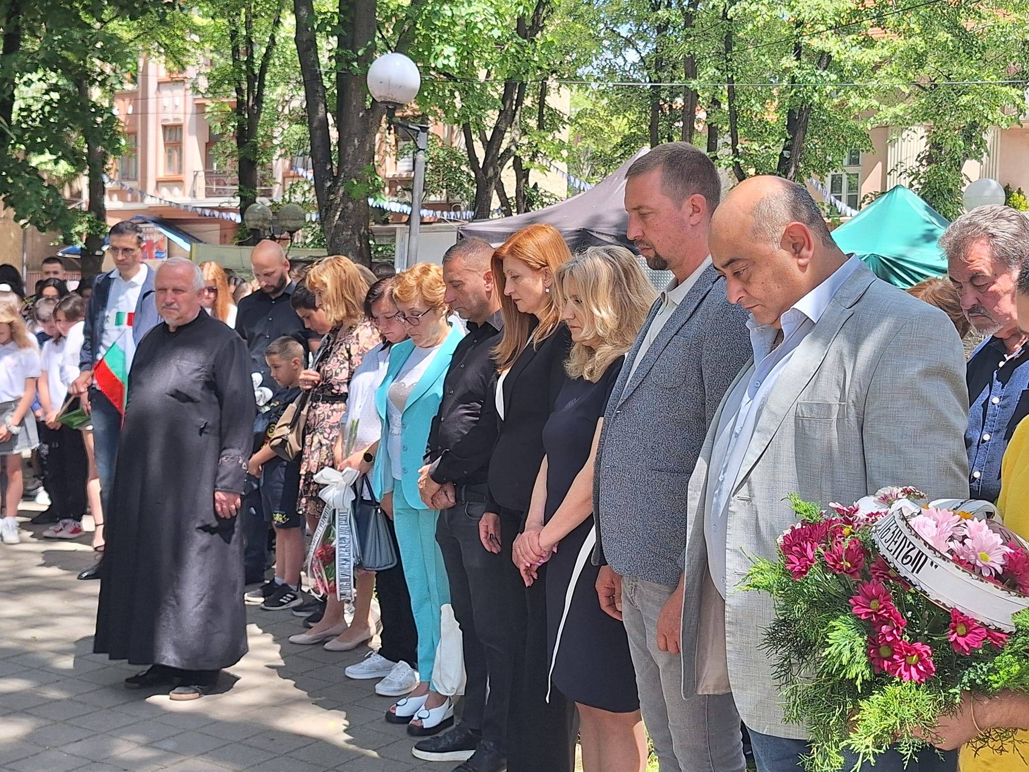  Велинград се преклони пред починалите за свободата и независимостта на България 